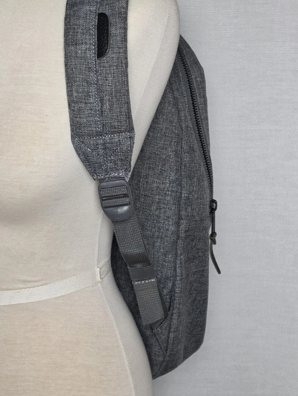 Herschel Supply Co. Classic 23.OL Raven Backpack Heathered Gray Laptop Notebook